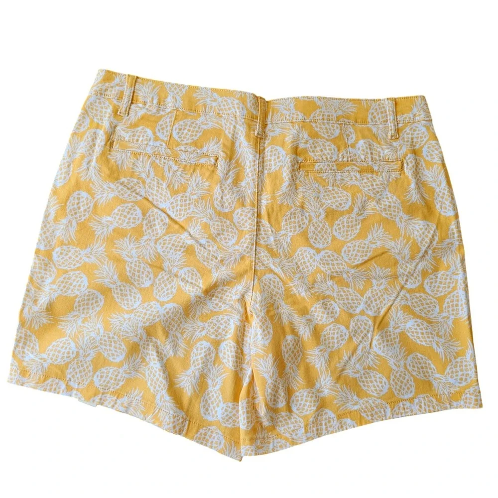 St Johns Bay Womens Yellow Pineapple Print Mid Rise 7 Inch Shorts Size 16 NWT